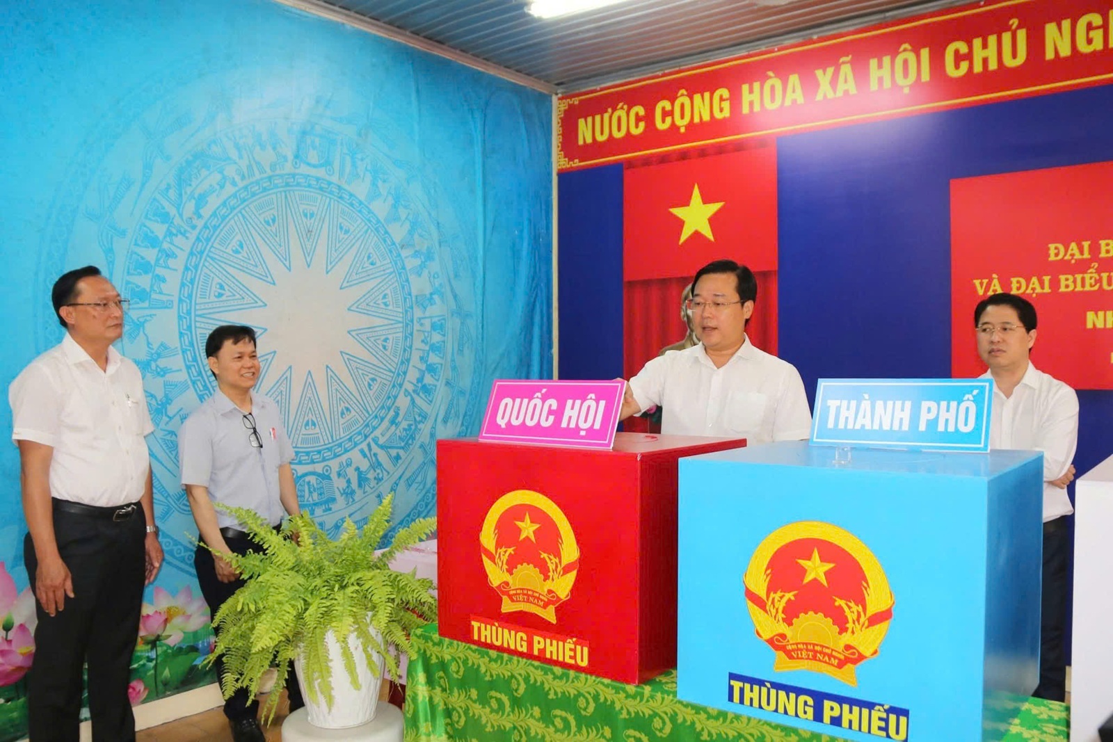 Phó Bí thư Thường trực TPHCM yêu cầu công tác kiểm phiếu bầu cử phải thật sự chính xác- Ảnh 1.