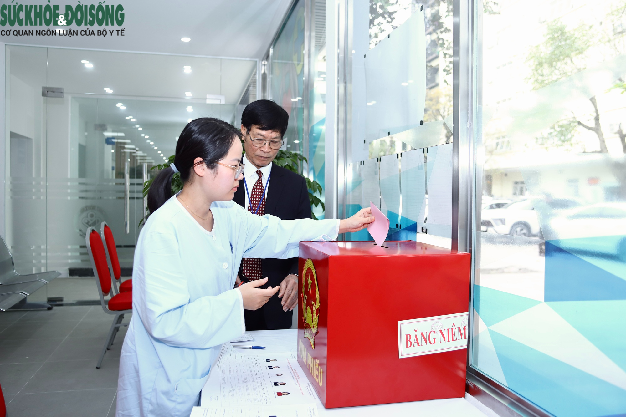 Đưa hòm phiếu tới bệnh viện: Những lá phiếu tín nhiệm từ giường bệnh- Ảnh 11.
