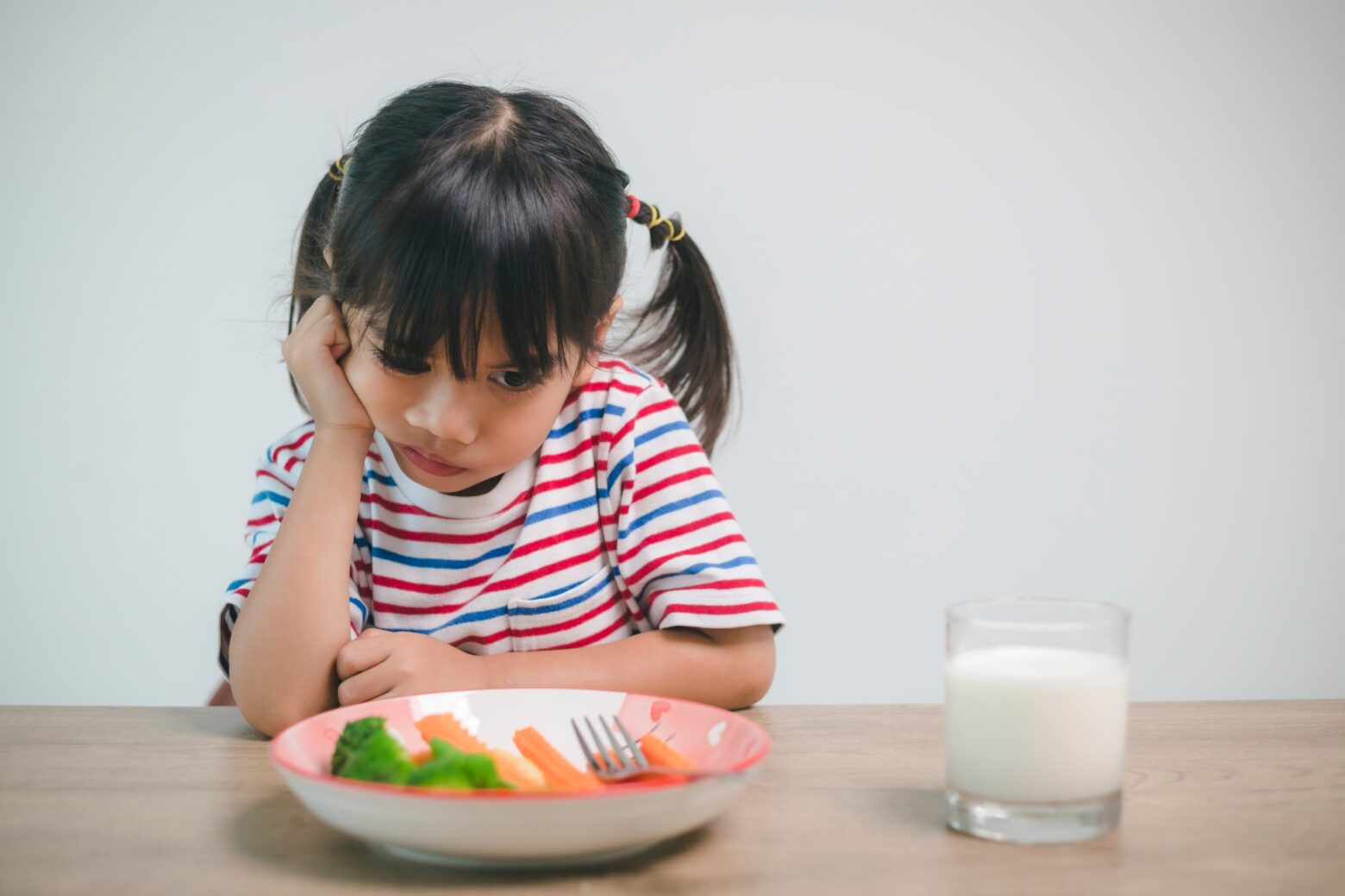 Trẻ biếng ăn: Đừng biến bữa cơm thành cuộc chiến tâm lý- Ảnh 1. Trẻ biếng ăn: Đừng biến bữa cơm thành cuộc chiến tâm lý- Ảnh 1.