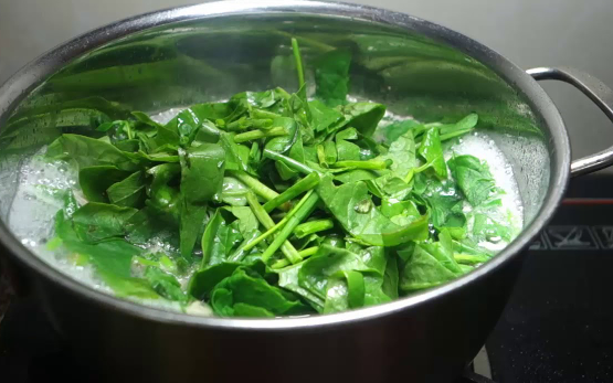 5 nhóm người không nên ăn nhiều rau mồng tơi