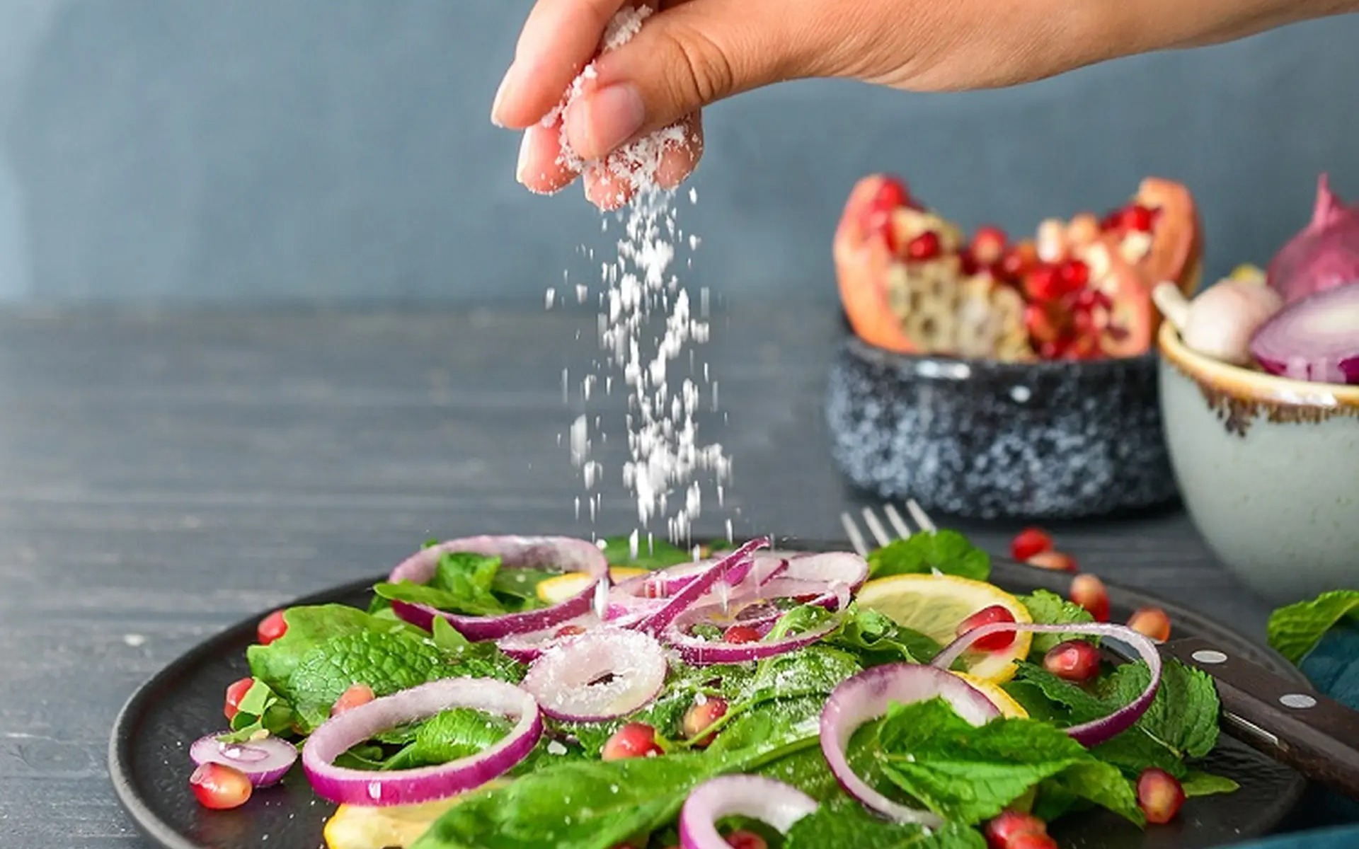 Người Việt ăn muối gấp đôi khuyến cáo của WHO, tăng nguy cơ bệnh thận