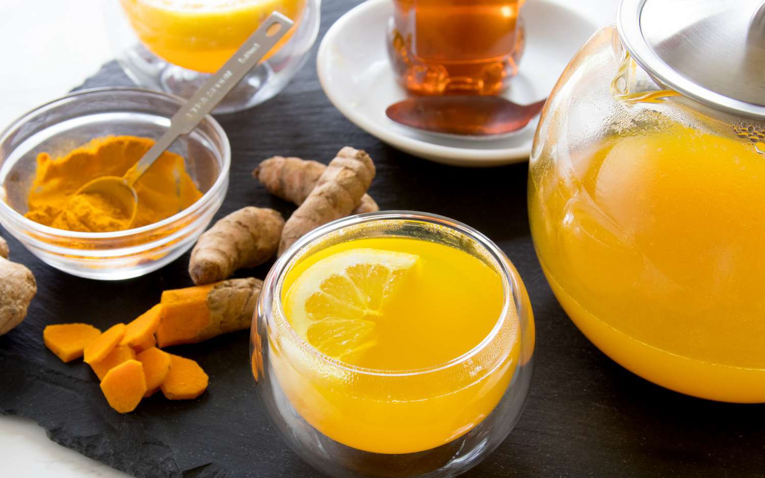Uống trà nghệ hàng ngày có tác dụng gì?