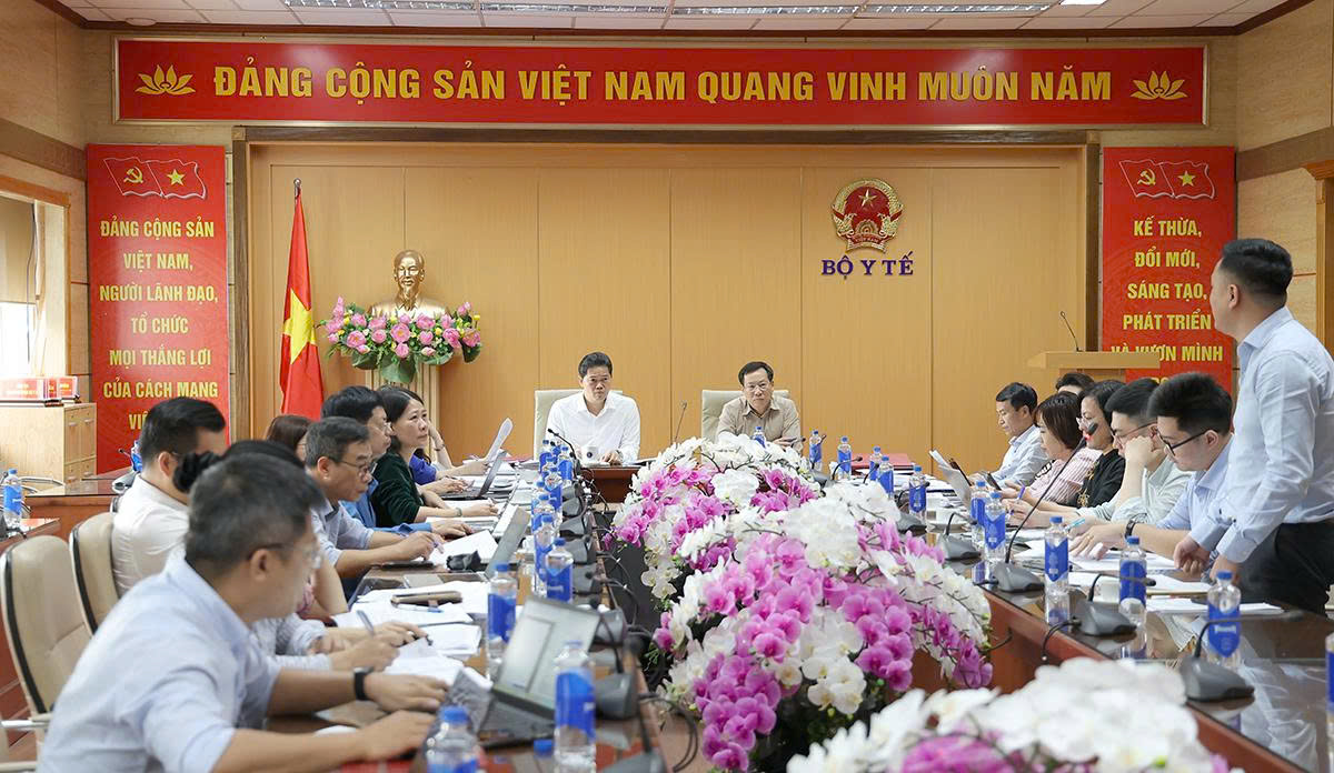 Thúc đẩy hoàn thiện thể chế về phụ cấp đặc thù, hỗ trợ hàng tháng để tăng cường chính sách đãi ngộ nhân lực y tế- Ảnh 7. Thúc đẩy hoàn thiện thể chế về phụ cấp đặc thù, hỗ trợ hàng tháng để tăng cường chính sách đãi ngộ nhân lực y tế- Ảnh 7.