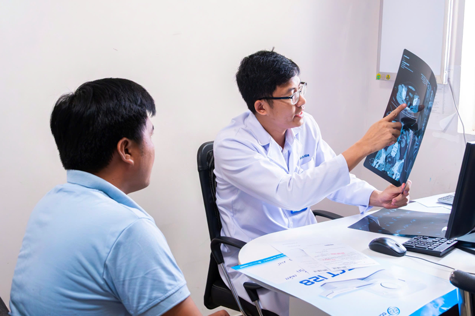 Điều trị sỏi tiết niệu thời hiện đại: Không còn nỗi lo mổ hở, bảo tồn tối đa chức năng thận- Ảnh 2.