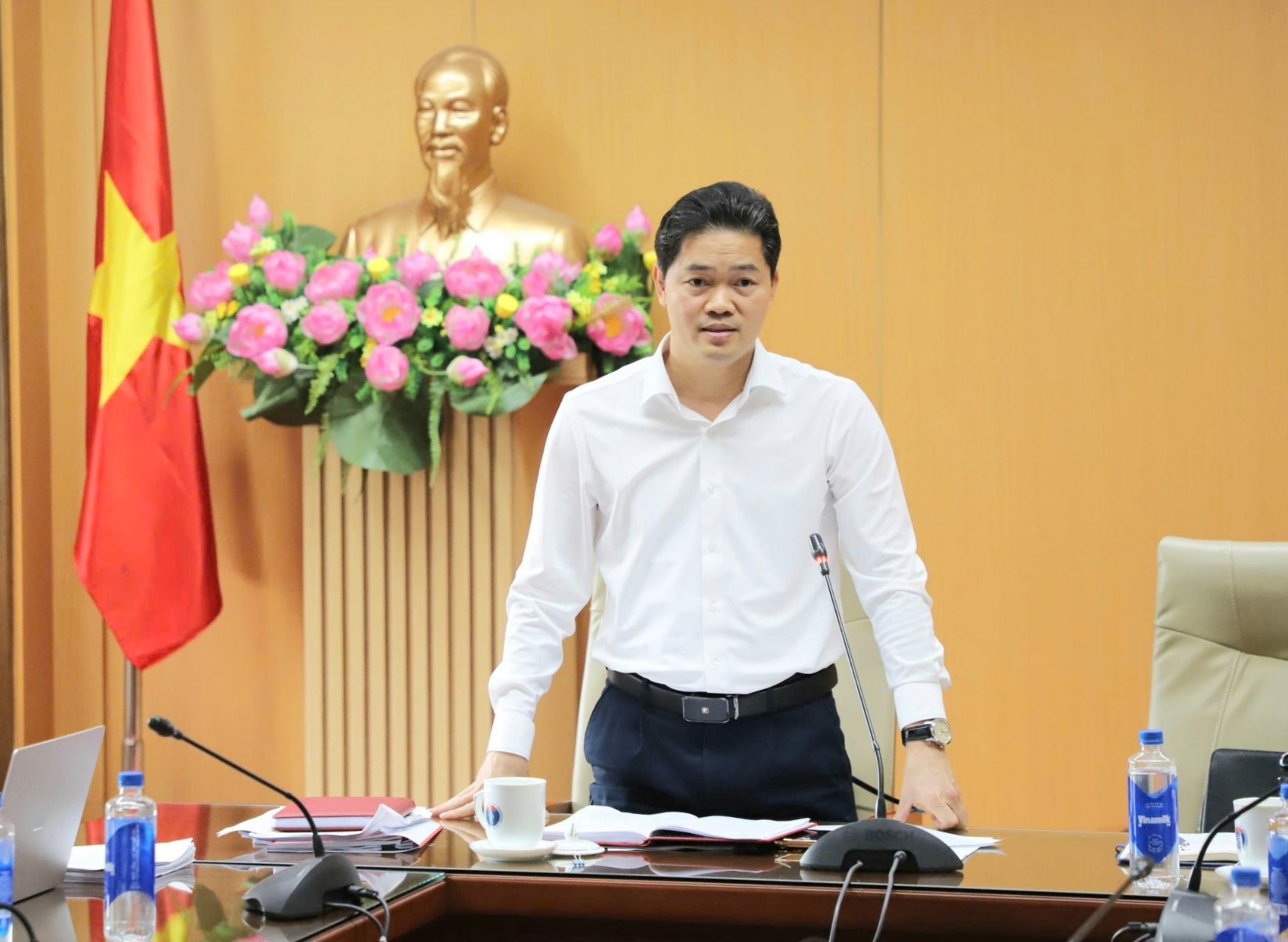 Thúc đẩy hoàn thiện thể chế về phụ cấp đặc thù, hỗ trợ hàng tháng để tăng cường chính sách đãi ngộ nhân lực y tế- Ảnh 2. Thúc đẩy hoàn thiện thể chế về phụ cấp đặc thù, hỗ trợ hàng tháng để tăng cường chính sách đãi ngộ nhân lực y tế- Ảnh 2.
