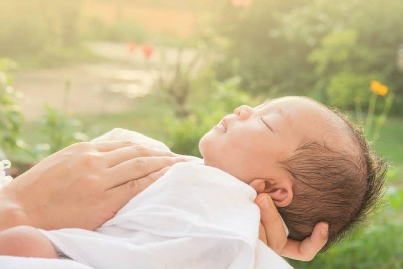 Phân biệt mồ hôi trộm sinh lý và bệnh lý ở trẻ- Ảnh 1. Phân biệt mồ hôi trộm sinh lý và bệnh lý ở trẻ- Ảnh 1.