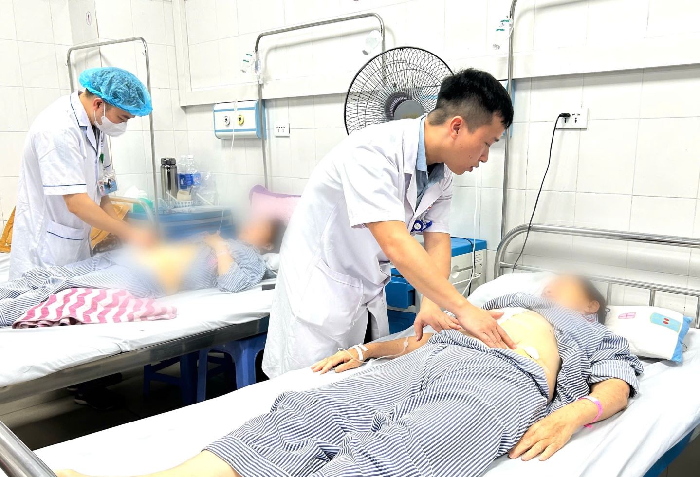 Người phụ nữ phát hiện mang khối u dạ dày kích thước khổng lồ từ triệu chứng bất thường- Ảnh 2. Người phụ nữ phát hiện mang khối u dạ dày kích thước khổng lồ từ triệu chứng bất thường- Ảnh 2.