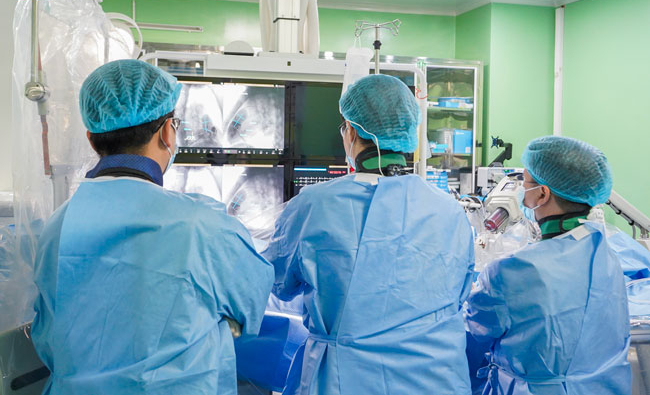 Thay van động mạch phổi qua da thành công cho bé gái 14 tuổi mắc tim bẩm sinh phức tạp, không phải mổ tim mở lần hai- Ảnh 1. Thay van động mạch phổi qua da thành công cho bé gái 14 tuổi mắc tim bẩm sinh phức tạp, không phải mổ tim mở lần hai- Ảnh 1.
