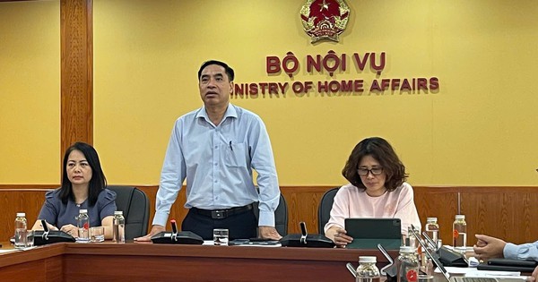 Bộ Nội vụ: Không có chủ trương hoán đổi nghỉ 9 ngày dịp lễ 30/4 – 1/5
