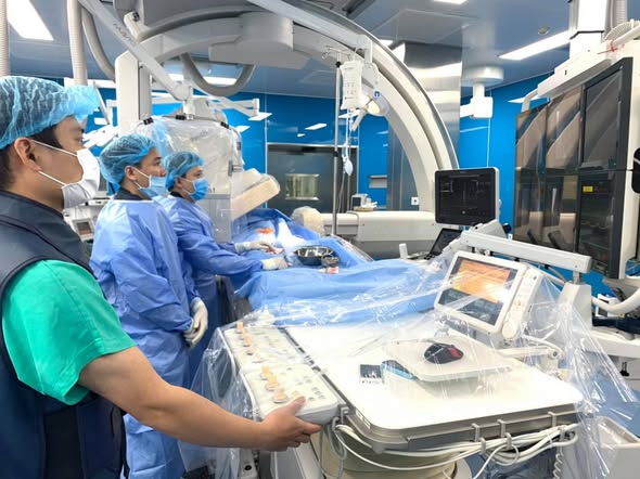 Can thiệp tim mạch thành công cho 3 bệnh nhi mắc tim bẩm sinh
- Ảnh 1. Can thiệp tim mạch thành công cho 3 bệnh nhi mắc tim bẩm sinh
- Ảnh 1.