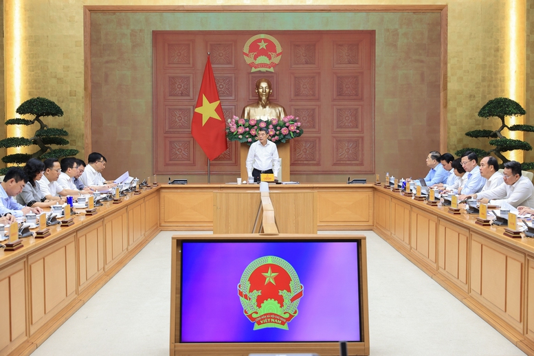 Thủ tướng yêu cầu không để thiếu điện, xăng dầu trong mọi tình huống- Ảnh 1. Thủ tướng yêu cầu không để thiếu điện, xăng dầu trong mọi tình huống- Ảnh 1.
