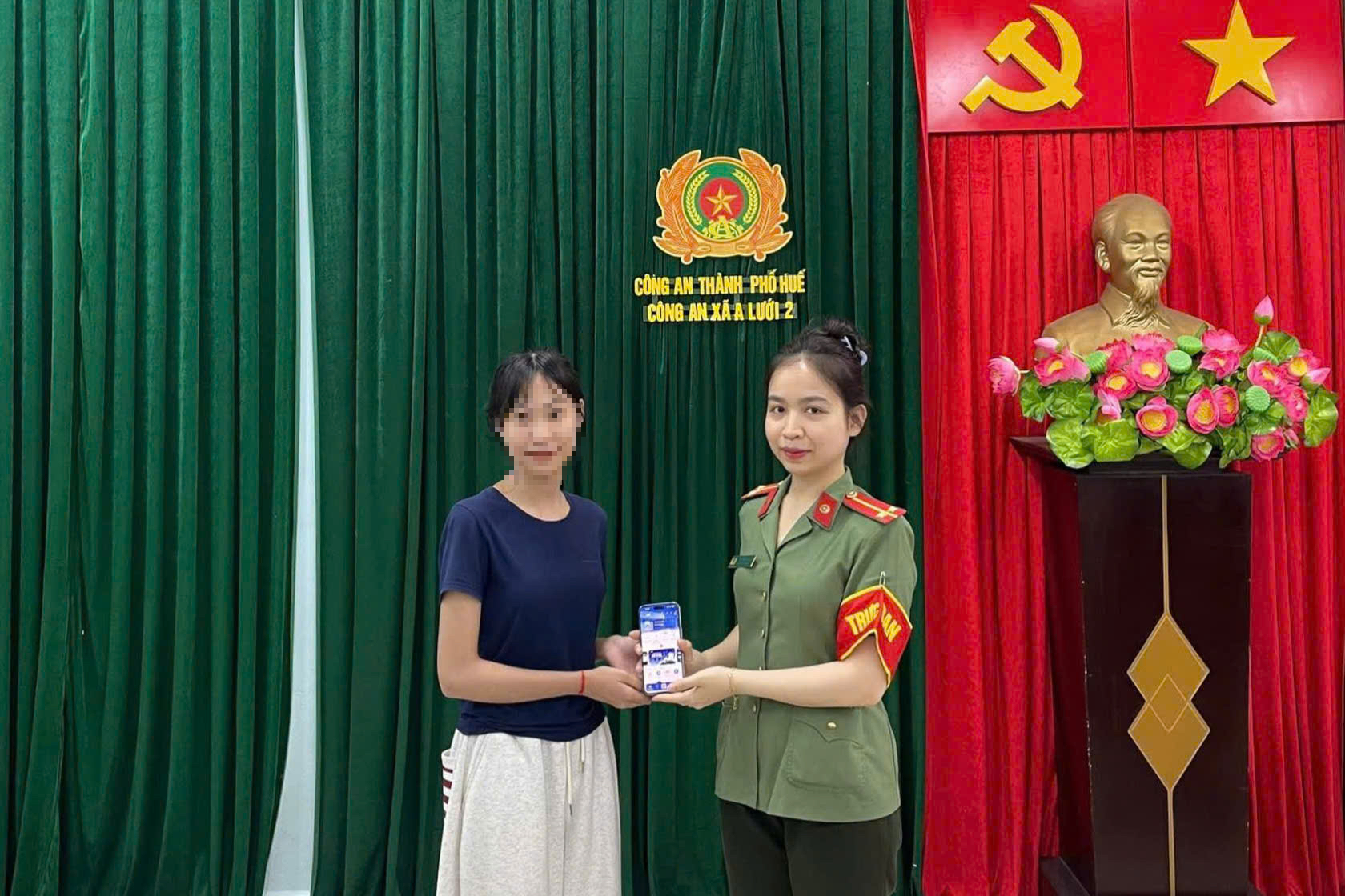 Bất ngờ nhận số tiền lớn trong tài khoản, cô gái trẻ ở Huế trình báo công an- Ảnh 1. Bất ngờ nhận số tiền lớn trong tài khoản, cô gái trẻ ở Huế trình báo công an- Ảnh 1.