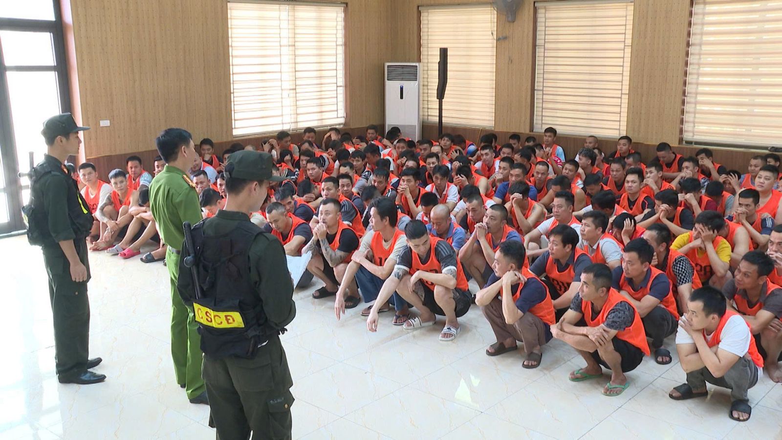 Triệt phá trường gà quốc tế Viêng Xay quy mô đặc biệt lớn- Ảnh 2. Triệt phá trường gà quốc tế Viêng Xay quy mô đặc biệt lớn- Ảnh 2.