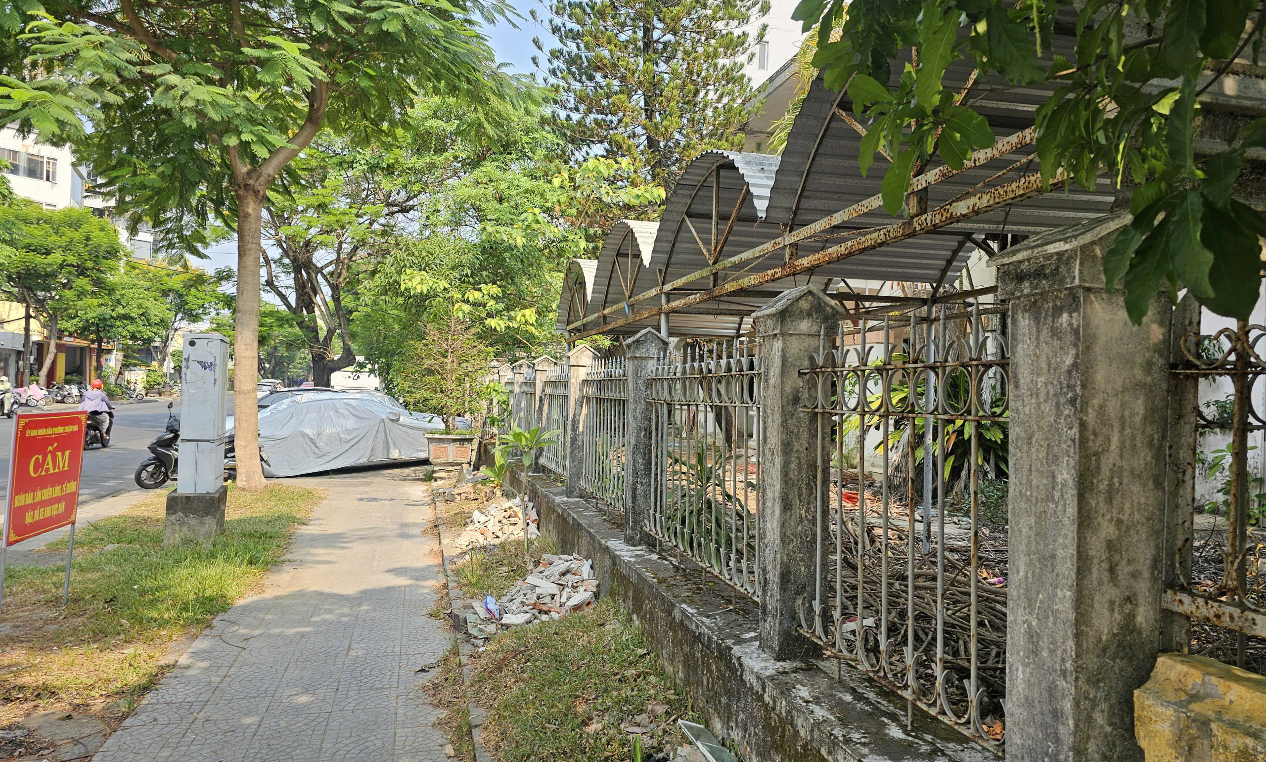 Hiện trạng khu đất 'vàng' sắp đấu giá làm tổ hợp thương mại, khách sạn cao cấp ở Huế- Ảnh 3. Hiện trạng khu đất 'vàng' sắp đấu giá làm tổ hợp thương mại, khách sạn cao cấp ở Huế- Ảnh 3.