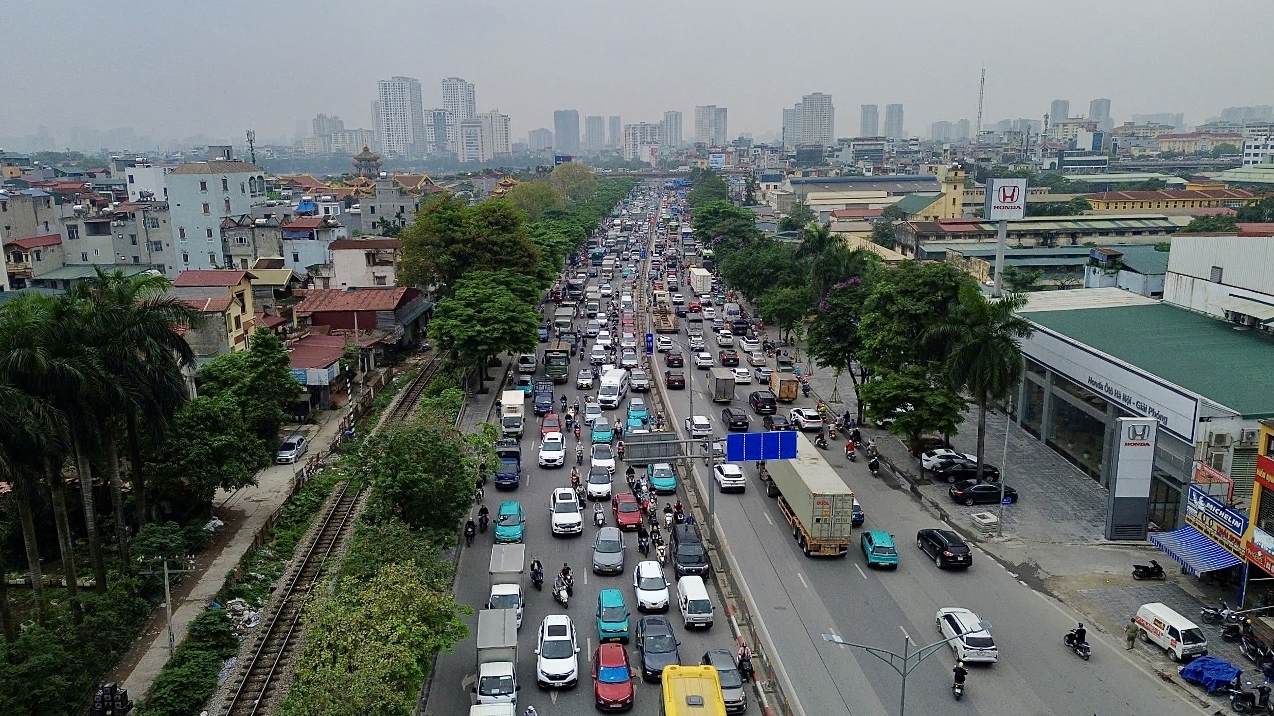 Người dân rời Thủ đô nghỉ Giỗ Tổ Hùng Vương, cửa ngõ 'tăng nhiệt', vành đai ùn dài- Ảnh 2. Người dân rời Thủ đô nghỉ Giỗ Tổ Hùng Vương, cửa ngõ 'tăng nhiệt', vành đai ùn dài- Ảnh 2.