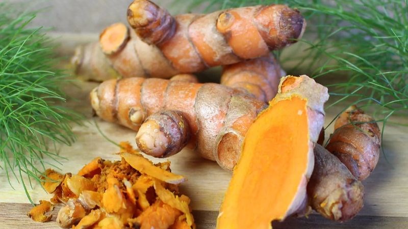 Có nên giã nghệ tươi lấy nước uống?- Ảnh 1. Có nên giã nghệ tươi lấy nước uống?- Ảnh 1.
