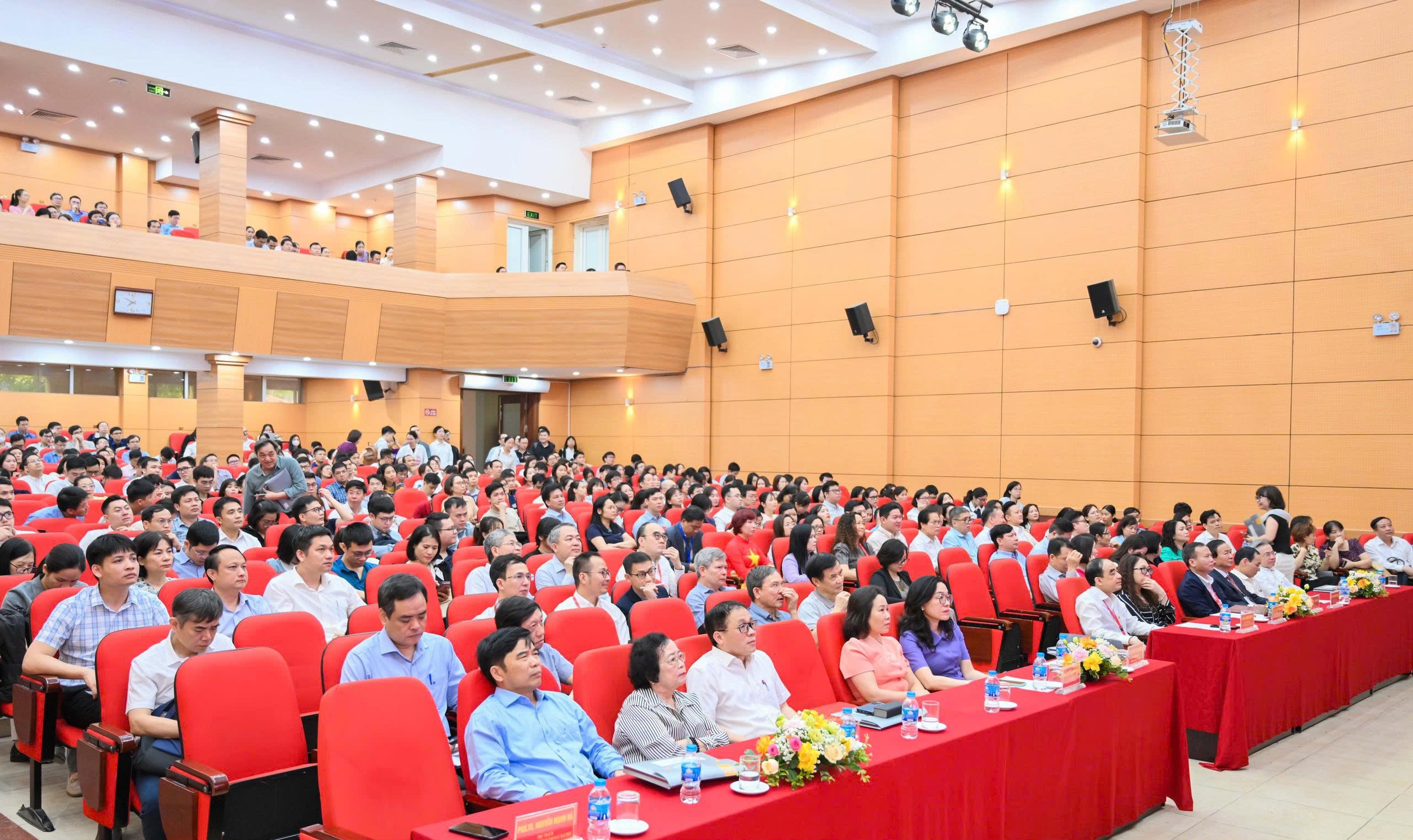 Trường Đại học Y Hà Nội hướng tới mục tiêu 1.000 nghiên cứu sinh gắn với chuẩn mực công bố quốc tế- Ảnh 1. Trường Đại học Y Hà Nội hướng tới mục tiêu 1.000 nghiên cứu sinh gắn với chuẩn mực công bố quốc tế- Ảnh 1.