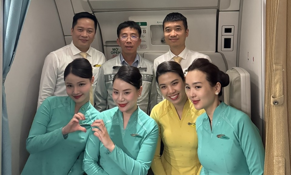 Giữa tầng mây của chặng bay Hà Nội - Paris, bác sĩ Bạch Mai kịp thời cứu hành khách - Ảnh 1. Giữa tầng mây của chặng bay Hà Nội - Paris, bác sĩ Bạch Mai kịp thời cứu hành khách - Ảnh 1.