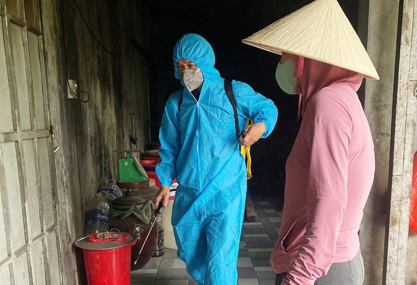 Ổ dịch sốt xuất huyết tại Hà Tĩnh chưa được khống chế, nguy cơ lan rộng- Ảnh 3. Ổ dịch sốt xuất huyết tại Hà Tĩnh chưa được khống chế, nguy cơ lan rộng- Ảnh 3.