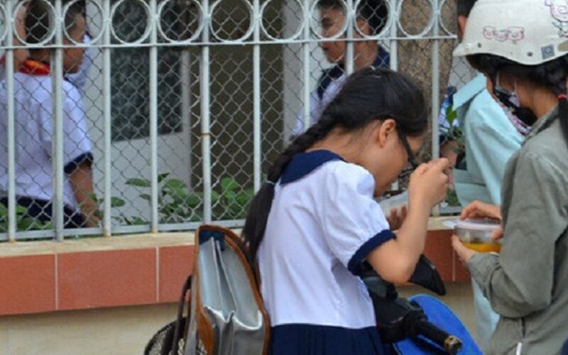 Lịch học kín ngày, trẻ ăn như thế nào để đủ năng lượng?