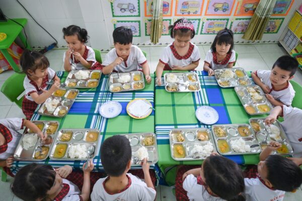 Vai trò của vi chất dinh dưỡng thiết yếu với trẻ em học đường