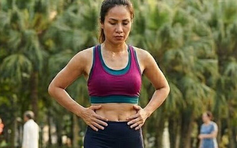 5 bài tập đi bộ giảm mỡ bụng tốt hơn tập gym sau tuổi 50