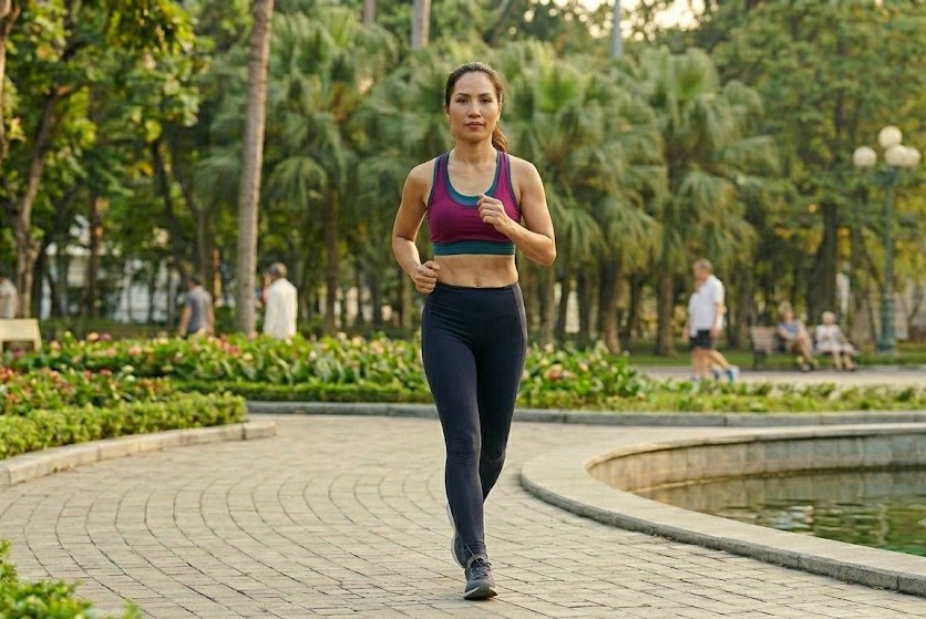 5 bài tập đi bộ giảm mỡ bụng tốt hơn tập gym sau tuổi 50- Ảnh 5.