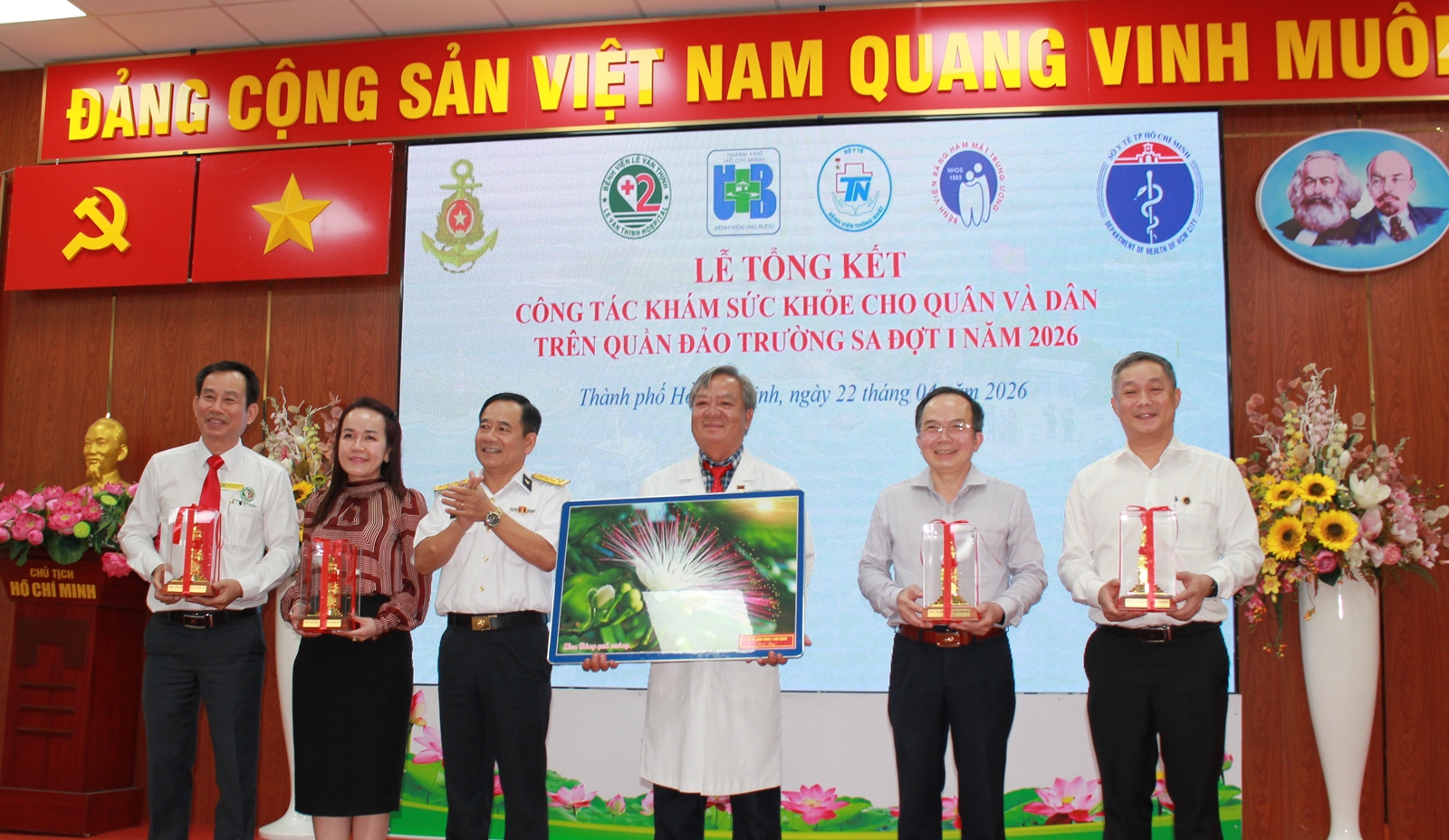 Trường Sa trong trái tim thầy thuốc: Giữ bình yên từ những điều giản dị- Ảnh 5. Trường Sa trong trái tim thầy thuốc: Giữ bình yên từ những điều giản dị- Ảnh 5.