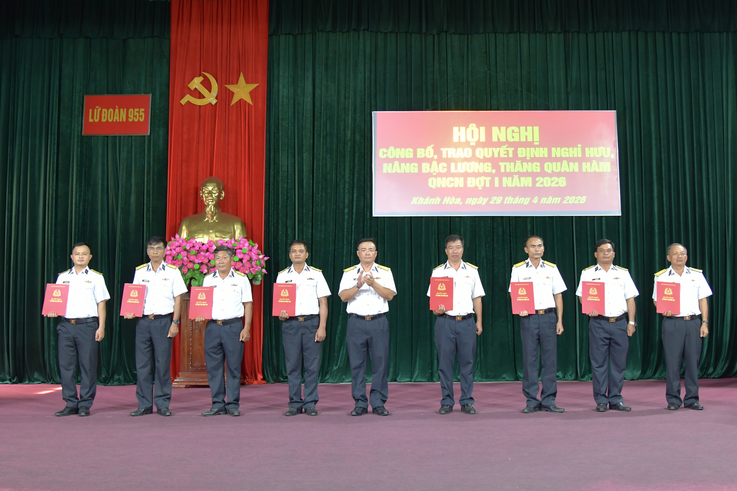 Lữ đoàn 955 thăng quân hàm cho 53 quân nhân, tri ân người có công dịp 30/4- Ảnh 2. Lữ đoàn 955 thăng quân hàm cho 53 quân nhân, tri ân người có công dịp 30/4- Ảnh 2.