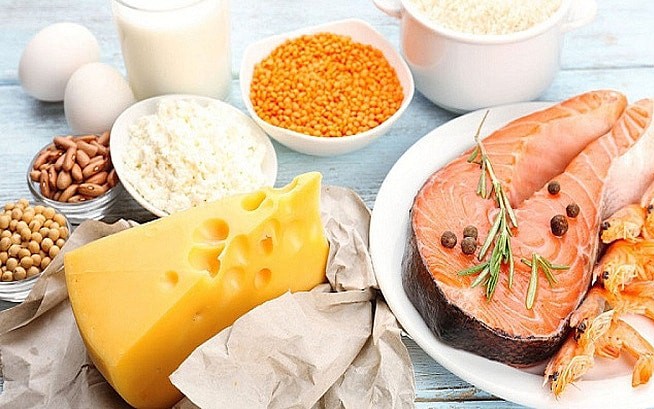10 loại thực phẩm giàu vitamin D giúp xương chắc khỏe, nâng cao miễn dịch- Ảnh 2. Chủ động phòng chống thiếu vitamin D bằng chế độ ăn hợp lý