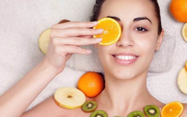 4 nhóm thực phẩm bảo vệ làn da khi đi du lịch