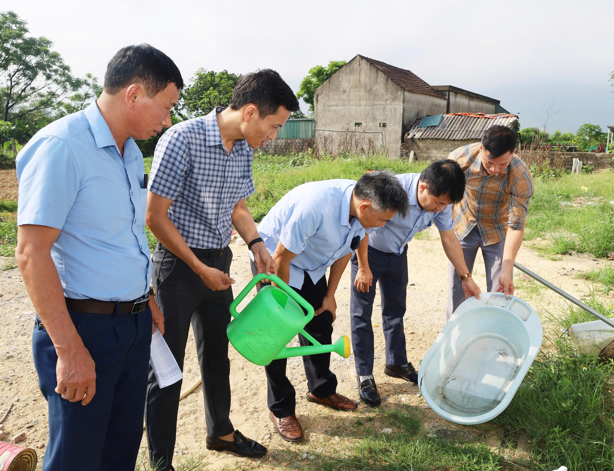 Ổ dịch sốt xuất huyết tại Hà Tĩnh chưa được khống chế, nguy cơ lan rộng- Ảnh 2. Ổ dịch sốt xuất huyết tại Hà Tĩnh chưa được khống chế, nguy cơ lan rộng- Ảnh 2.