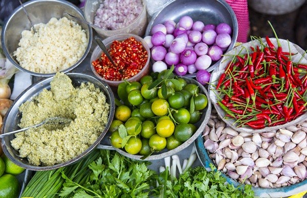 2-1778409416695552208510 Bỏ gia vị chế biến sẵn để dùng muối hạt: Thói quen này có lợi hơn không?- Ảnh 3.