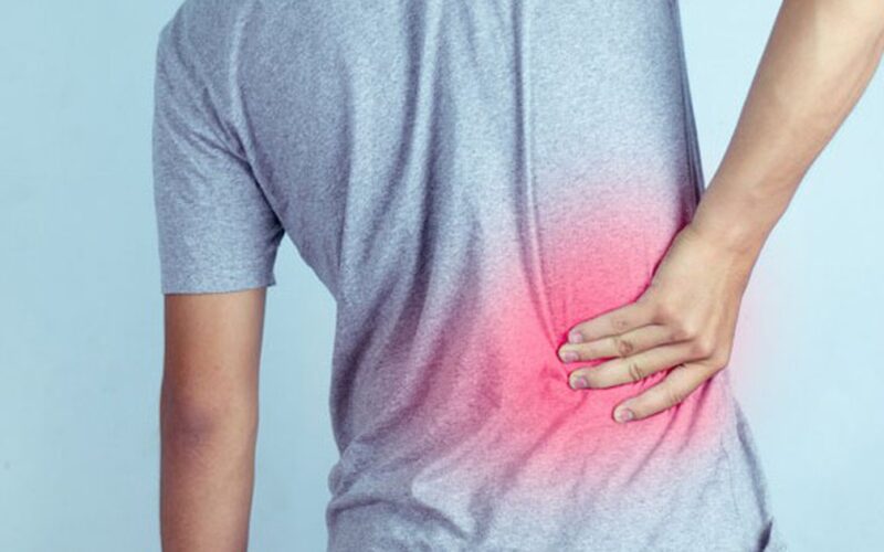 Đau lưng kéo dài, cảnh giác với trượt đốt sống thắt lưng