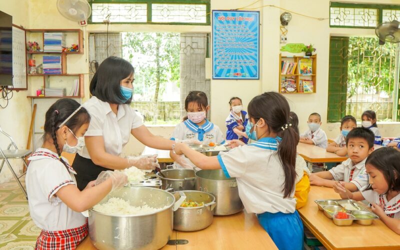 Dinh dưỡng tăng cường miễn dịch cho trẻ em trong ngày hè