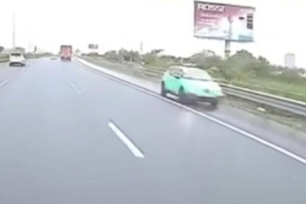 Xử phạt 35 triệu đồng tài xế taxi công nghệ đi ngược chiều trên tuyến cao tốc Pháp Vân – Cao Bồ
