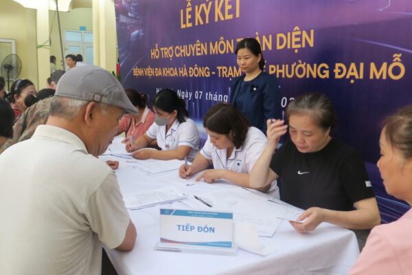 3 bệnh viện ở Hà Nội ‘tiếp sức’ cho Trạm Y tế phường Đại Mỗ