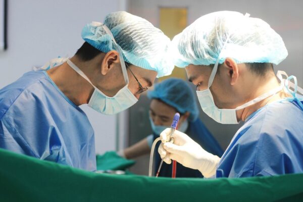 Vinmec Phú Quốc bóc tách khối u buồng trứng lớn trong 3 giờ, bệnh nhân xuất viện sau 48 giờ