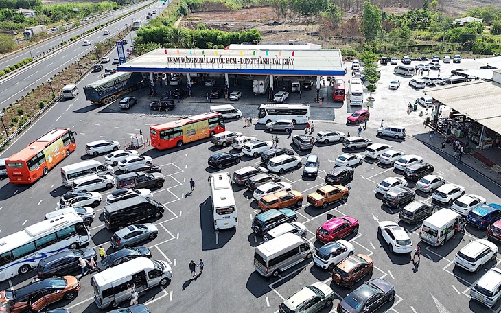 Vừa thông xe, cao tốc Quảng Ngãi - Hoài Nhơn đã lộ vấn đề đáng lo ngại- Ảnh 1.