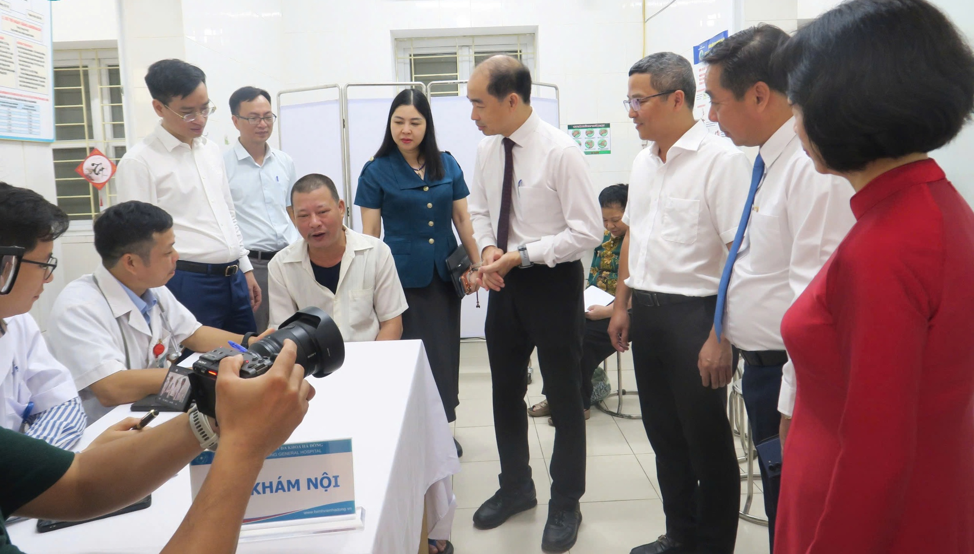 3 bệnh viện ở Hà Nội 'tiếp sức' cho Trạm Y tế phường Đại Mỗ- Ảnh 1.