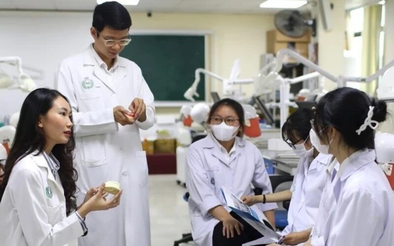 Mức quy đổi điểm IELTS của các trường đại học Y Dược năm 2026