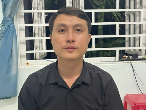 Bắt người đàn ông nhận làm sổ đỏ rồi mang giấy tờ đi cầm cố- Ảnh 1.