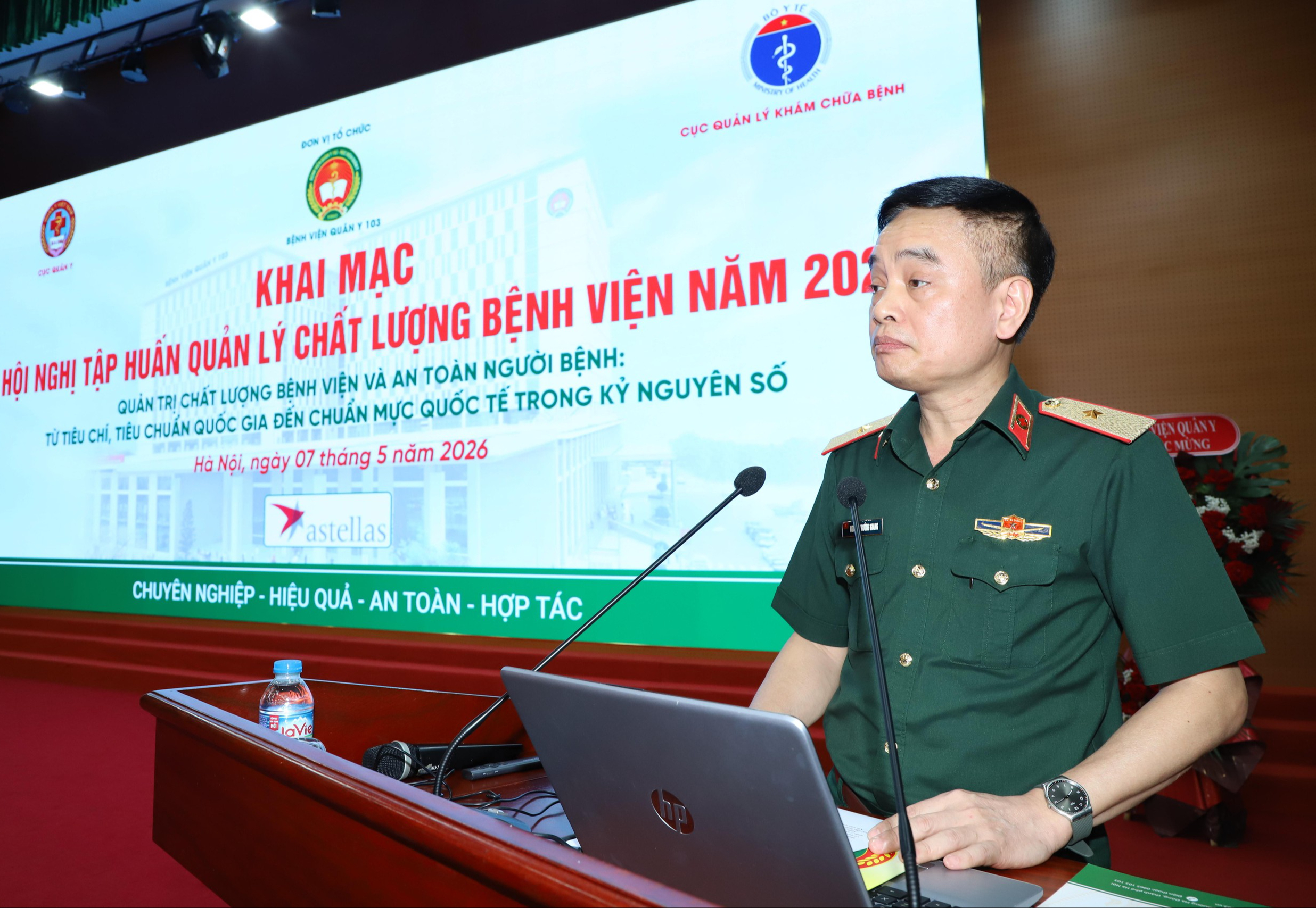 Nâng chuẩn chất lượng bệnh viện: Lấy an toàn người bệnh làm 'thước đo vàng'- Ảnh 1.