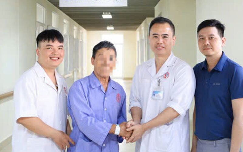 Cứu cụ ông 73 tuổi ở Hải Phòng bất ngờ ngừng tim, ngừng tuần hoàn trước phòng can thiệp