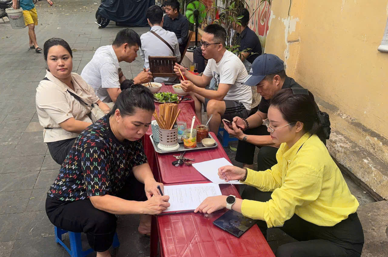 hoaniem1-1778141777761-17781417793541474099787-1 Nhiều hàng quán ở phường Hoàn Kiếm bị xử phạt do vi phạm vệ sinh, an toàn thực phẩm- Ảnh 1.