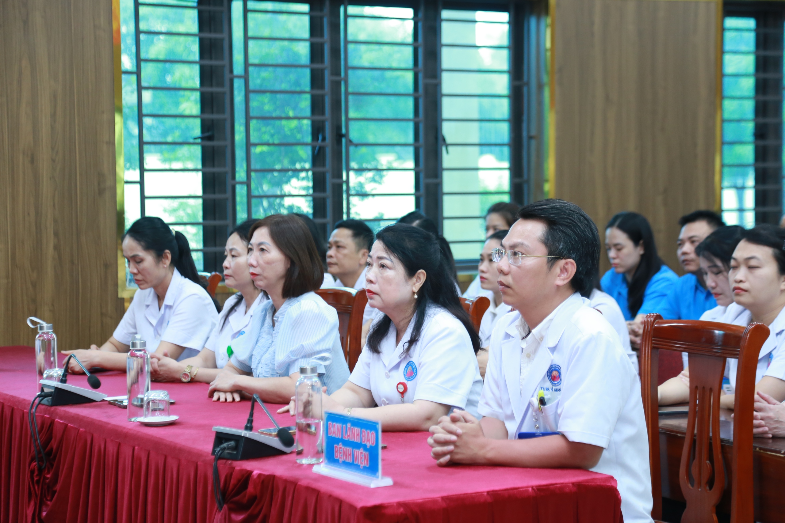 img2449jpg-177786590557838471677 Tổng đài tư vấn tâm lý - tâm thần ở Nghệ An: Kết nối sớm, ngăn ngừa bệnh nặng- Ảnh 2.