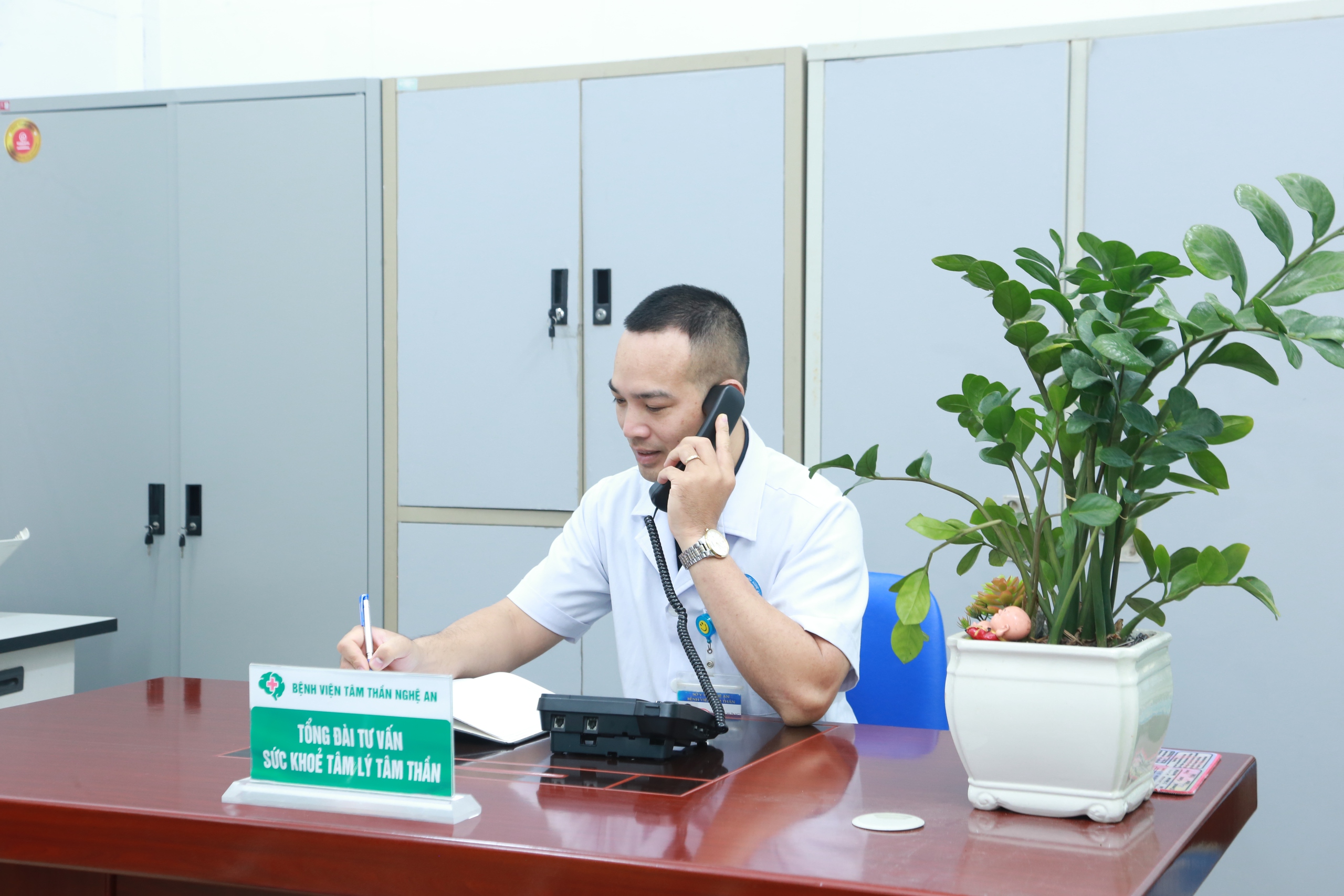 img2563jpg-17778661270011849951725 Tổng đài tư vấn tâm lý - tâm thần ở Nghệ An: Kết nối sớm, ngăn ngừa bệnh nặng- Ảnh 4.