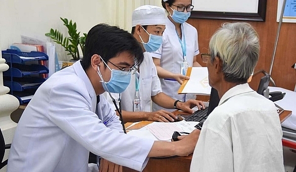 Từ 01/7, Bộ Y tế sẽ không cấp giấy phép và chứng chỉ hành nghề khám bệnh, chữa bệnh- Ảnh 1.
