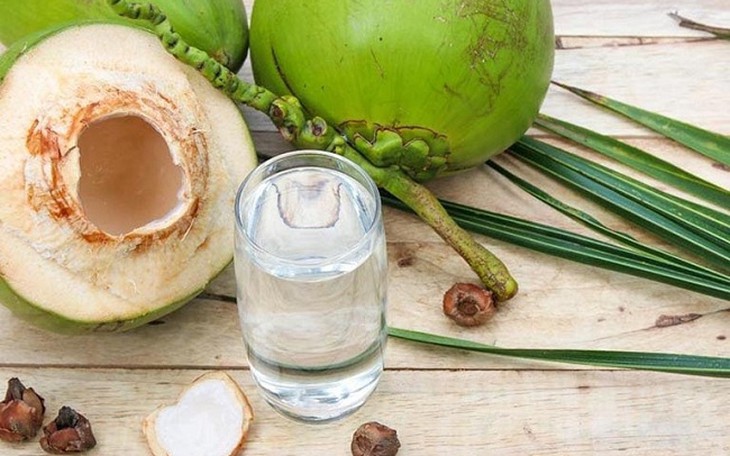 Uống nước dừa mỗi ngày có giúp da đẹp hơn?- Ảnh 1.