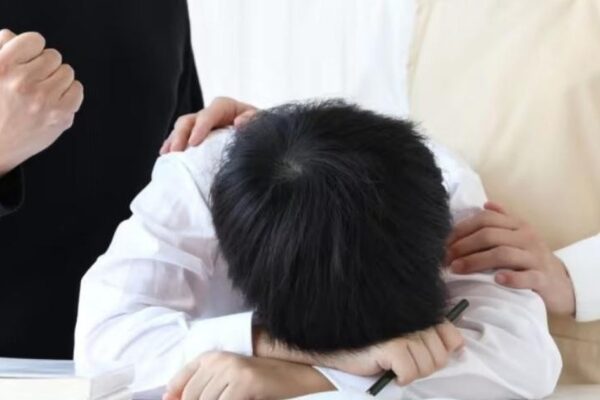 Trẻ dễ mắc lo âu, trầm cảm vì áp lực thi cử: Cha mẹ cần làm gì?